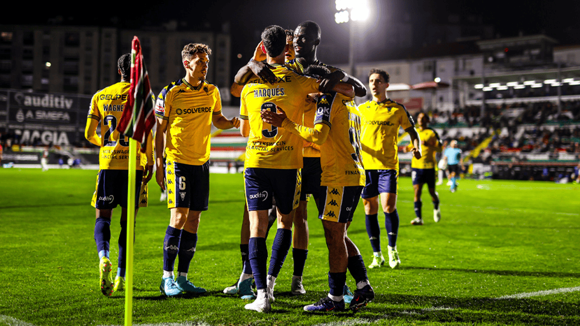 Liga Portugal - Estoril Praia vence Estrela Amadora em jogo com seis golos